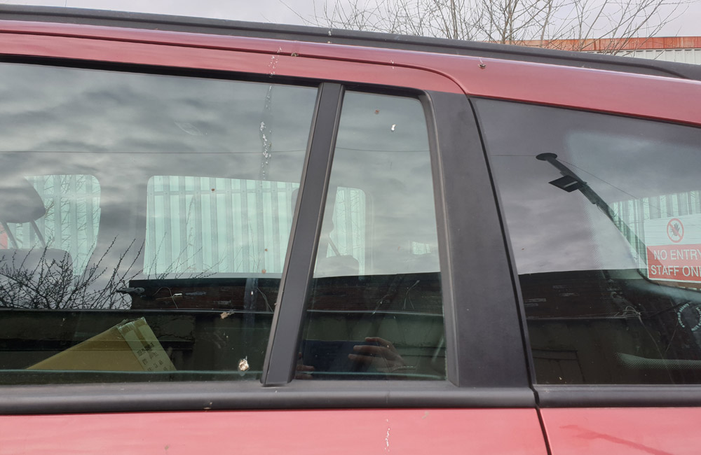Vauxhall Zafira Club 16V Door window glass passenger side rear